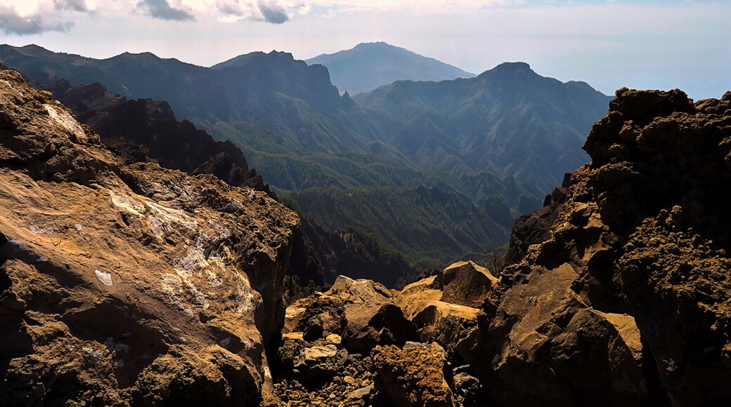 Die Caldera auf La Palma am Morgen vom oberen Rand des Kraters - nahe Roques de los Muchachos
