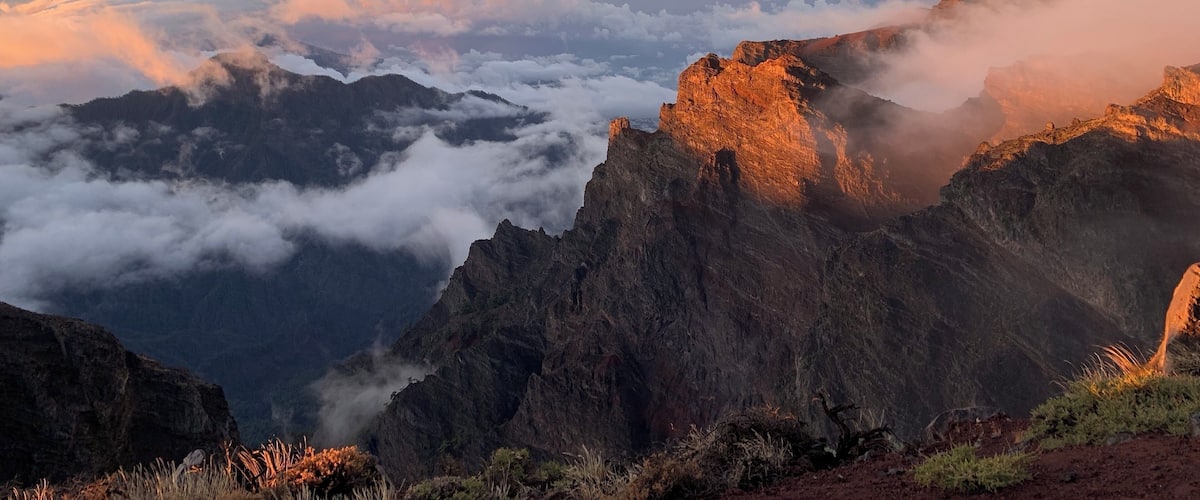 The highest place on the island of La Palma this vista has some of the most incredible views you will see in the Canary Islands. With walking and hiking trails that connect all throughout the island this area is a photographers dream.