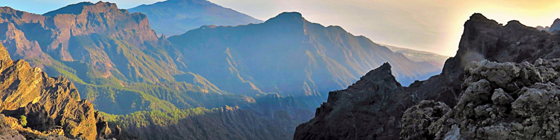 Blick in die Caldera de Taburiente auf La Palma am Abend.
