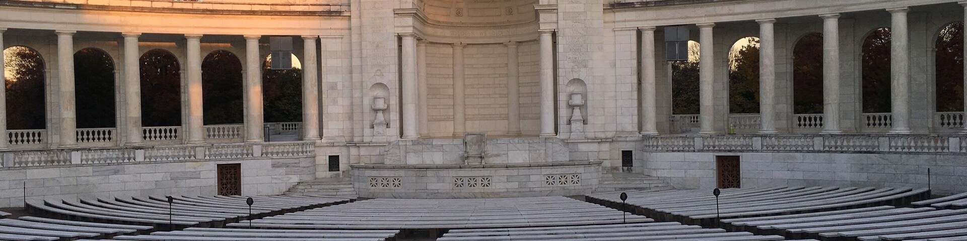 Beautiful but I had to wait for a woman to take 600 selfies first
#iconicplaces
#stunningstructures