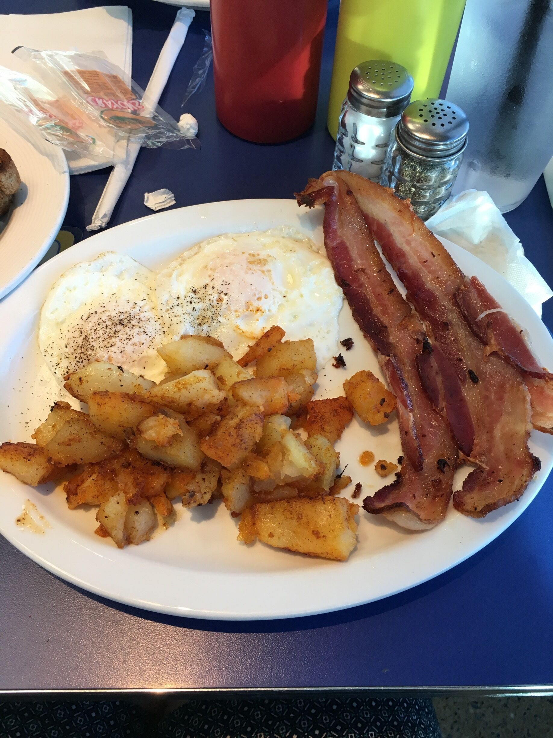 They don't use salt in their food, but it s still usually pretty good. It's inexpensive for the city and everything here from the pie and shakes are old fashion. It's a lovely place to eat when in or around DC and Arlington area.
#foodiefinds
#food
#dc
#va
#districtofcolumbia
#Virginia 