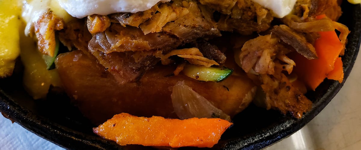 This great eatery does the best brunch! A smokehouse doing brunch!?!? Yes! What better way to dip that toe into smoked meat heaven than breakfast on a Sunday. Fresh sauteed veggies smoked, pork, eggs, hollandaise and potatoes. Your mouth and stomach will thank you! #trovember!