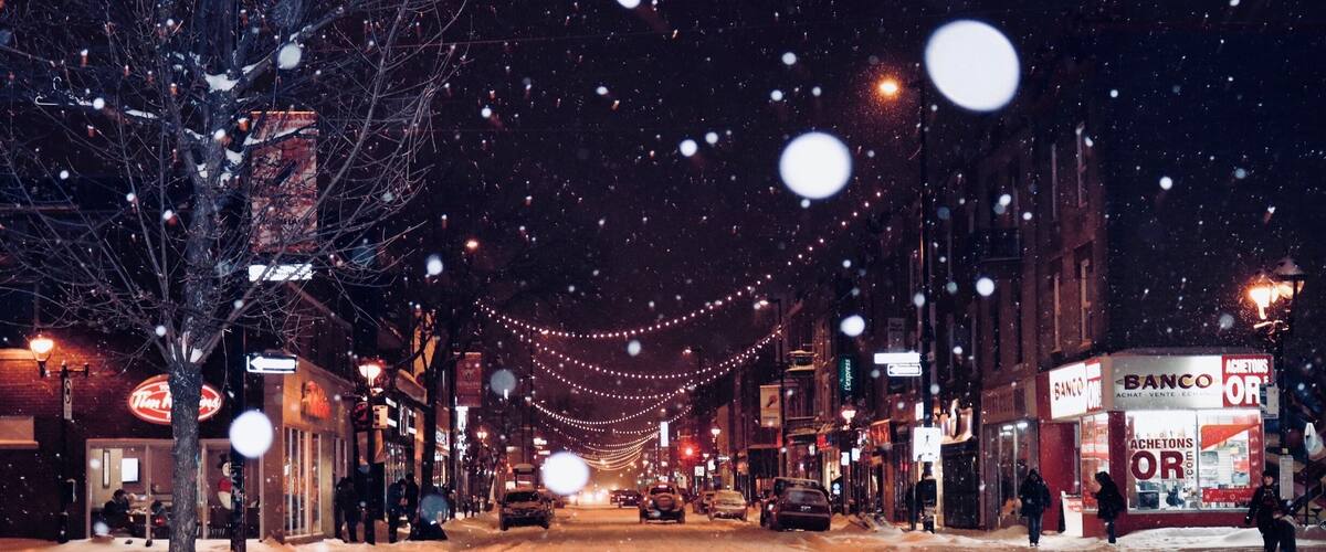 Snowy night in Montreal 🇨🇦