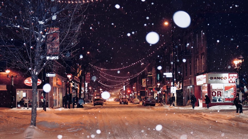 Snowy night in Montreal 🇨🇦