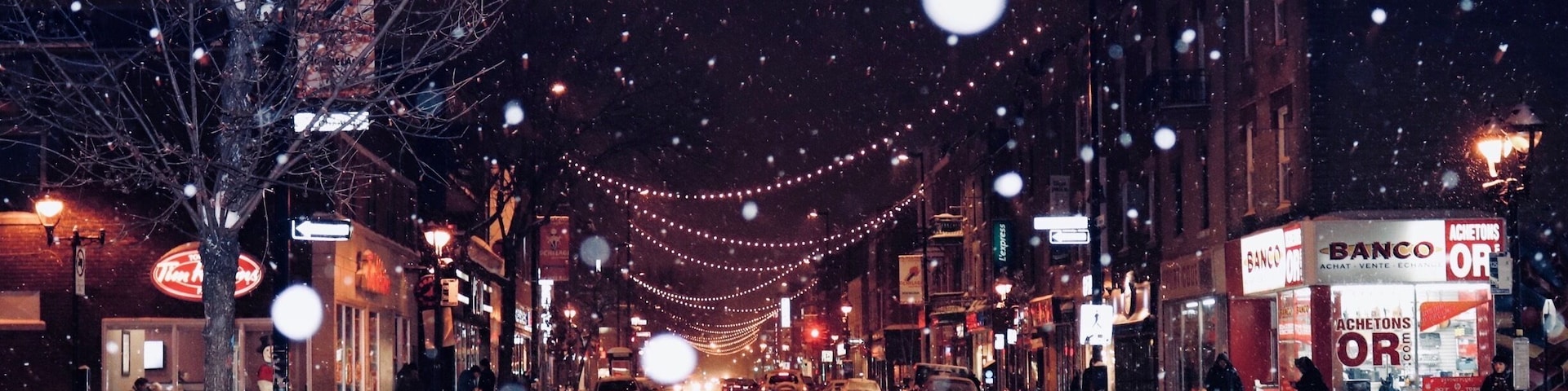 Snowy night in Montreal 🇨🇦