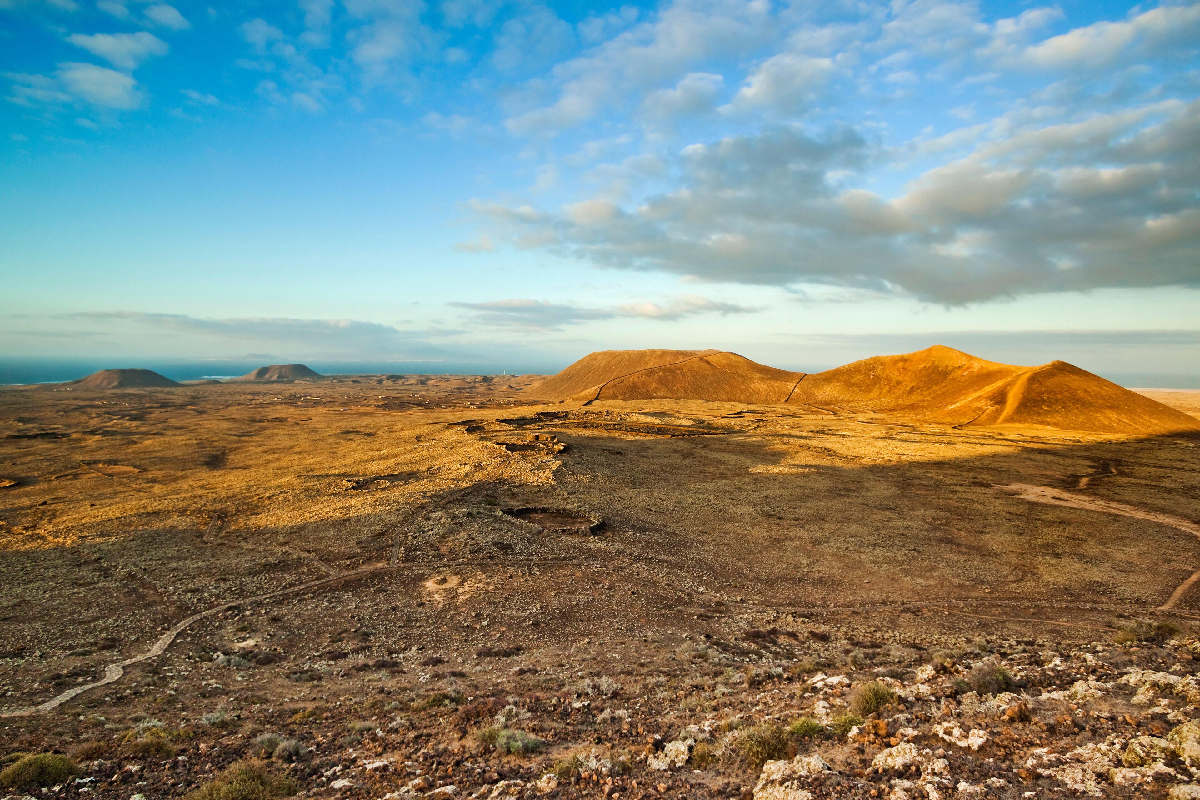 EE1MAW Calderon Honda crater of lava rock ruins and volcanic cones of the north, Lajares, Fuerteventura, Canary Islands, Spain