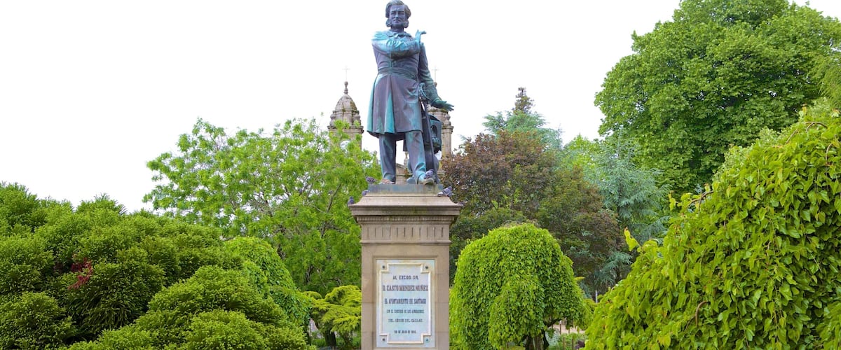Alameda Park showing a park, a statue or sculpture and a monument