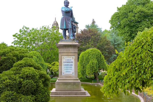 Alameda Park which includes a monument, a pond and a park