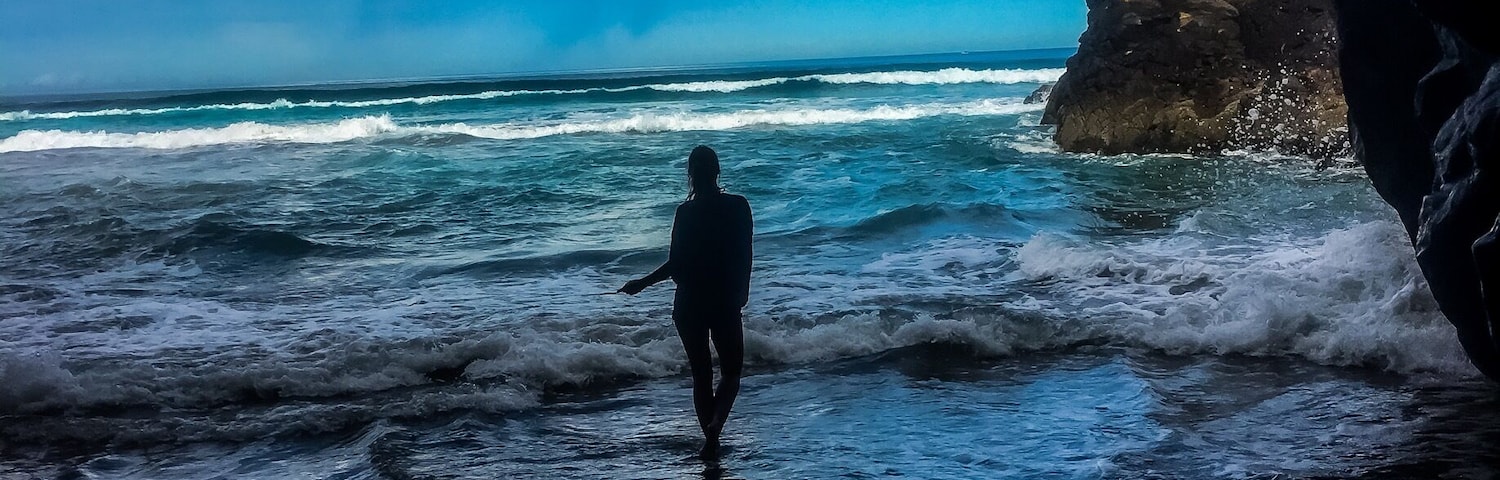 If you are able to go to this beach at low tide, climb over the rock wall on the very left and you’ll see a tiny private cave beach where we took this picture #secretbeach #lanzarote #canaryislands