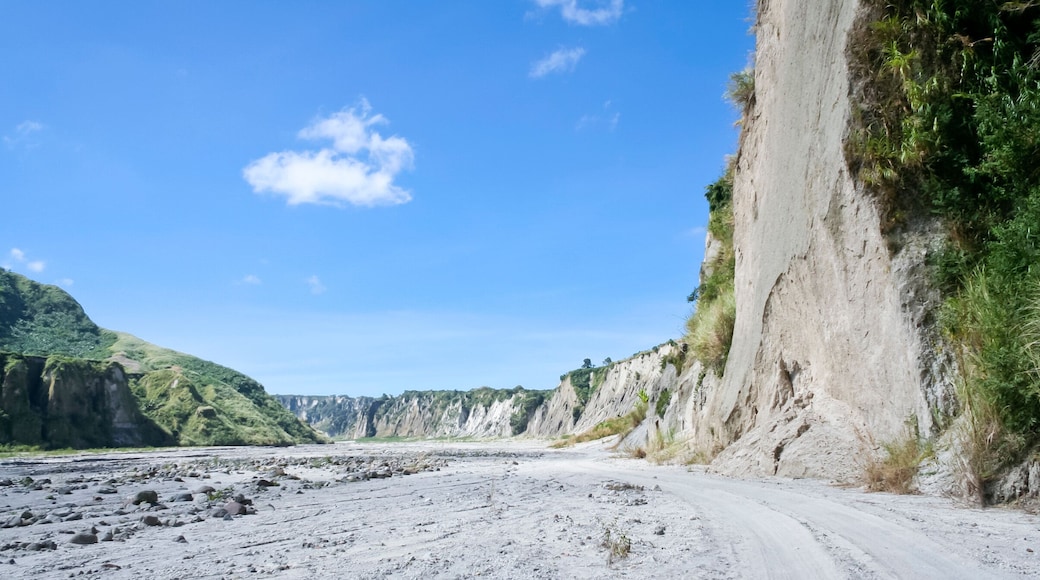 lahar river valley mount pinatubo philippines
