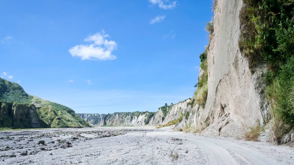 lahar river valley mount pinatubo philippines