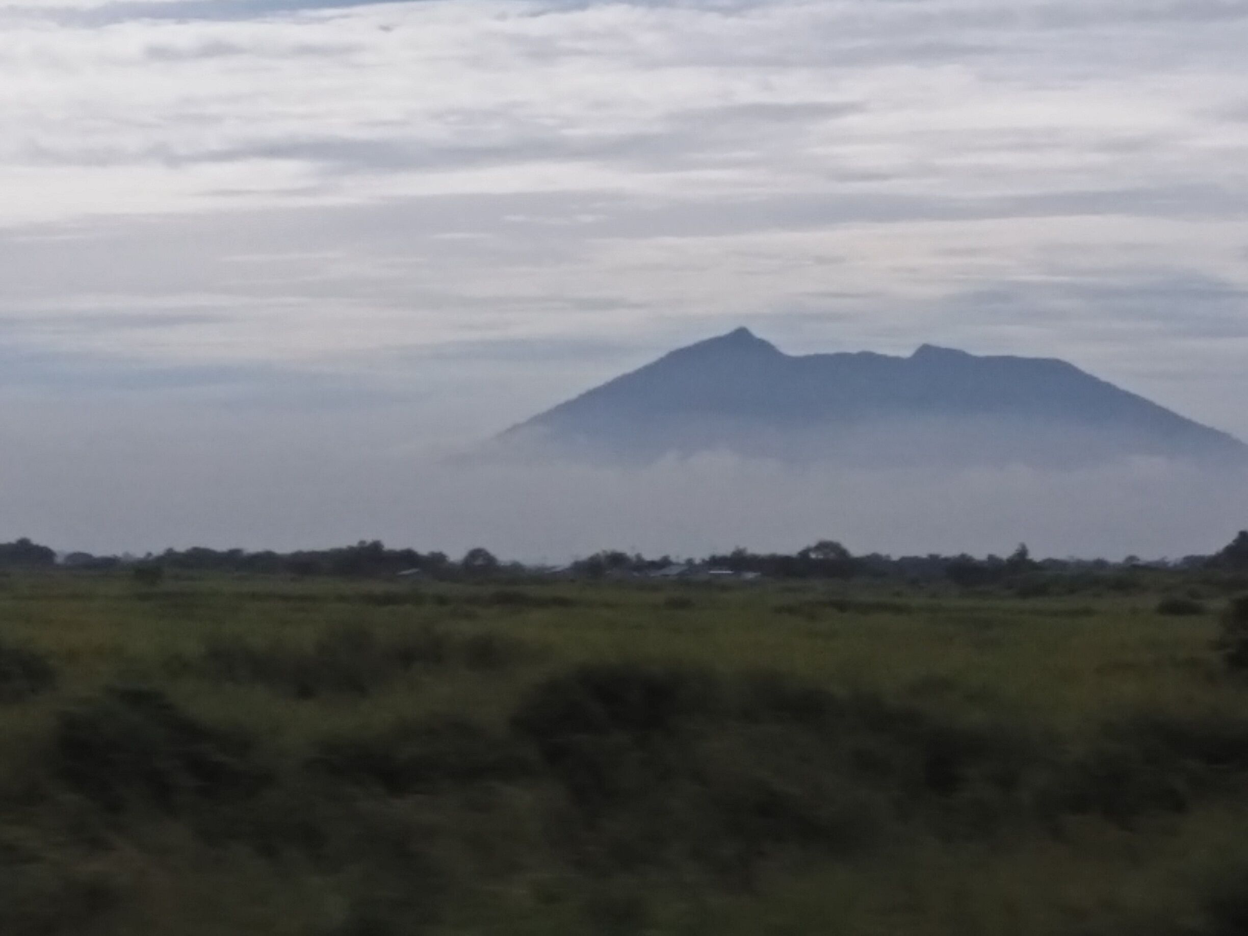 Mt Arayat from SCTEX. 