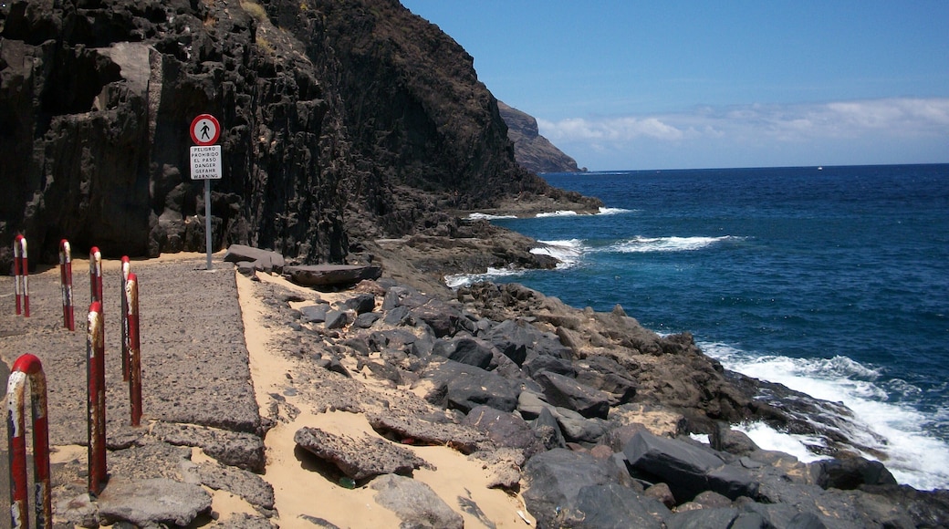 A beautiful view of El Paris in the north western aspect of Tenerife. Very green and tropical here. This is in great comparison to the arid desertified region in the south of the Island. I find that Tenerife is an island of two halves...