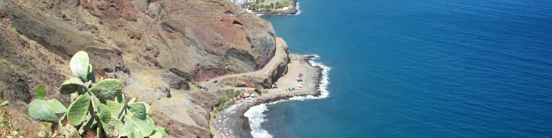A beautiful view along the edge of El Paris, in the north western aspect of Tenerife. Very green and tropical here. This is in great comparison to the arid desertified region in the south of the Island. I find that Tenerife is an island of two halves...