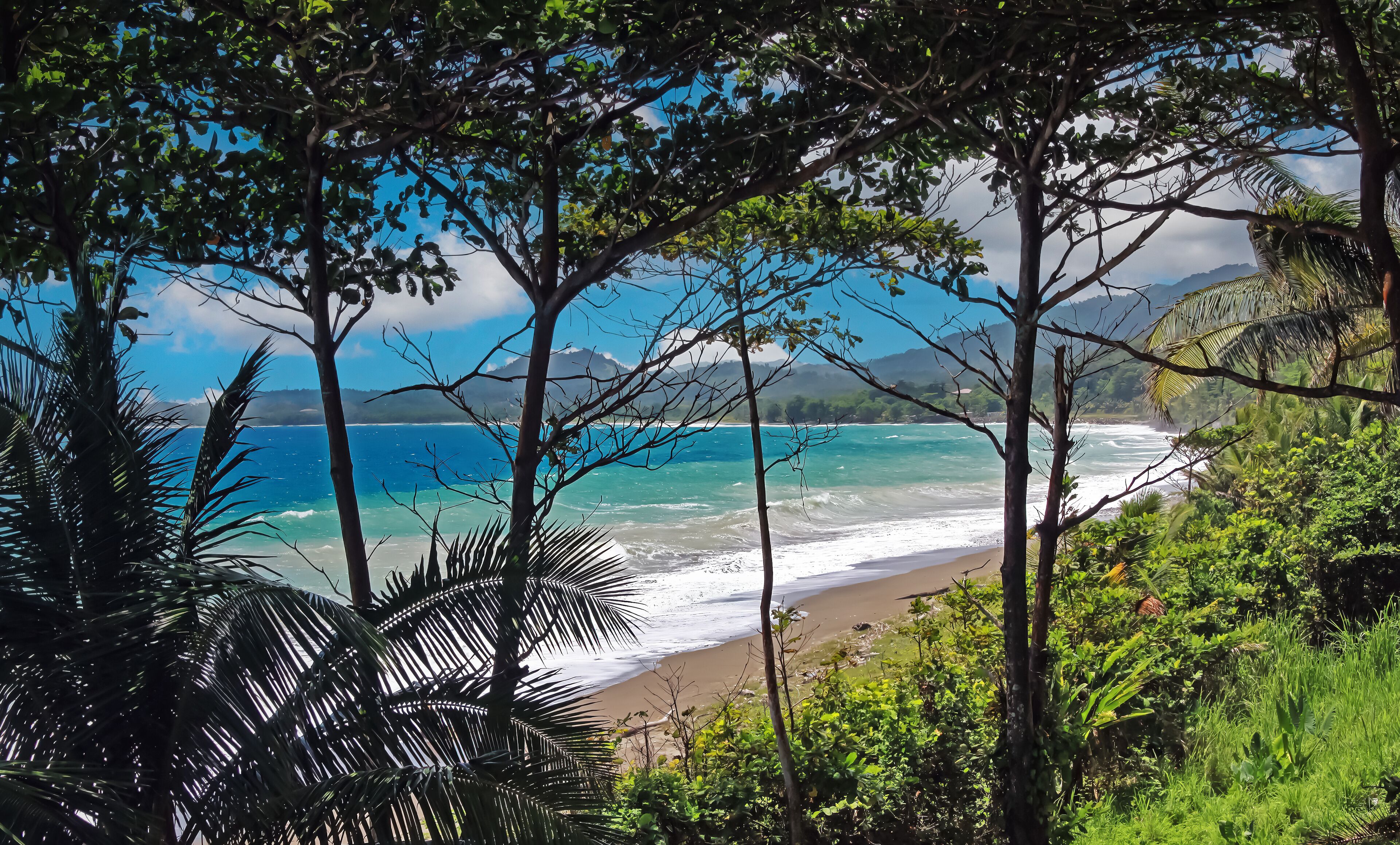 Beautiful tropical caribbean lonely lagoon, turquoise blue water, empty sand beach, strong surf waves - Port Antonio, Jamaica