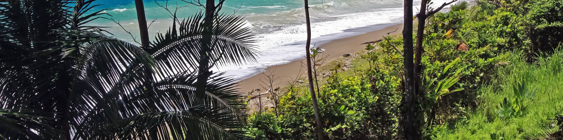 Beautiful tropical caribbean lonely lagoon, turquoise blue water, empty sand beach, strong surf waves - Port Antonio, Jamaica