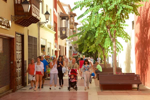 Plaza del Charco as well as a large group of people