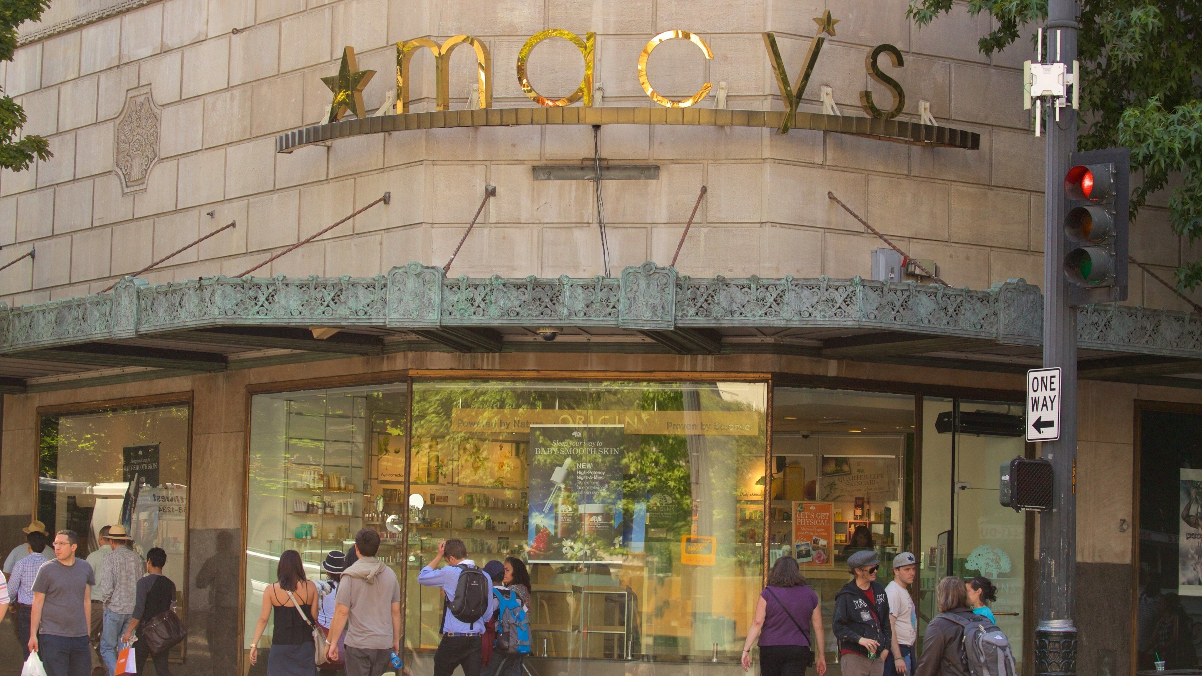 Belltown which includes street scenes, heritage architecture and signage