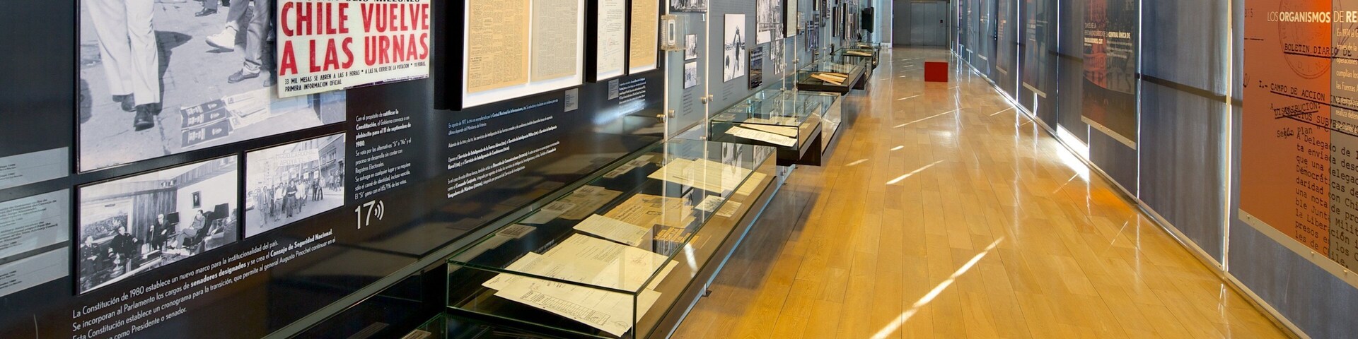 Museo de la Memoria y los Derechos Humanos mostrando vistas internas