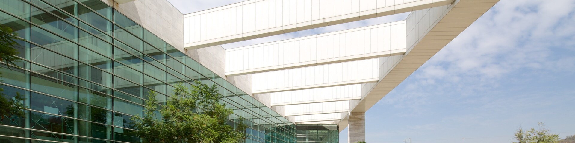 Parque Bicentenario mostrando una plaza