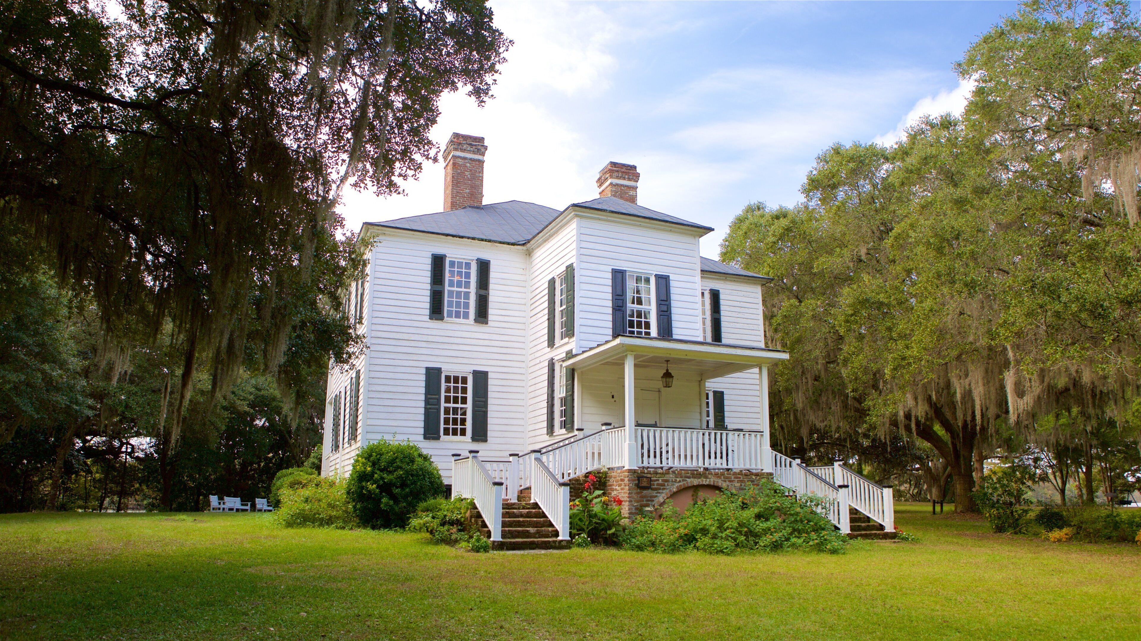 Hopsewee Plantation featuring a house and a garden