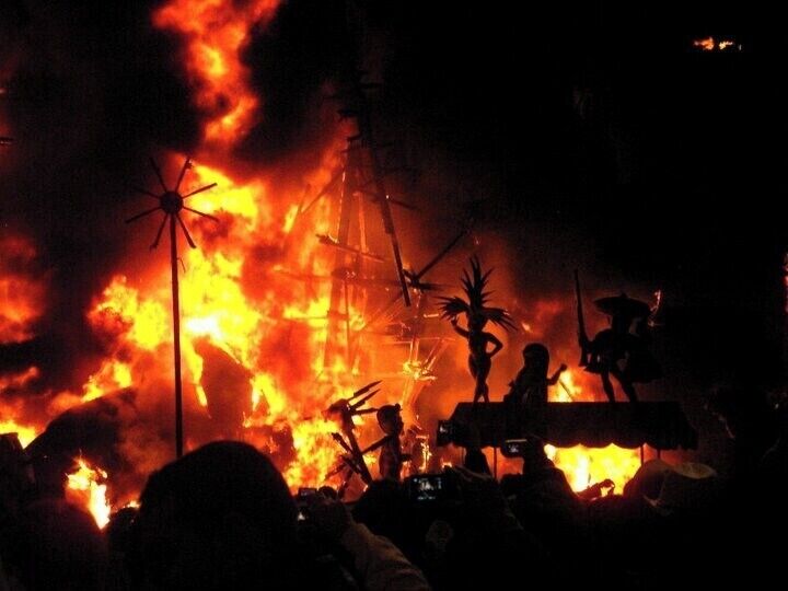 The culmination of the Fallas fiesta is when all the Falla monuments are burnt to a crisp. #fire