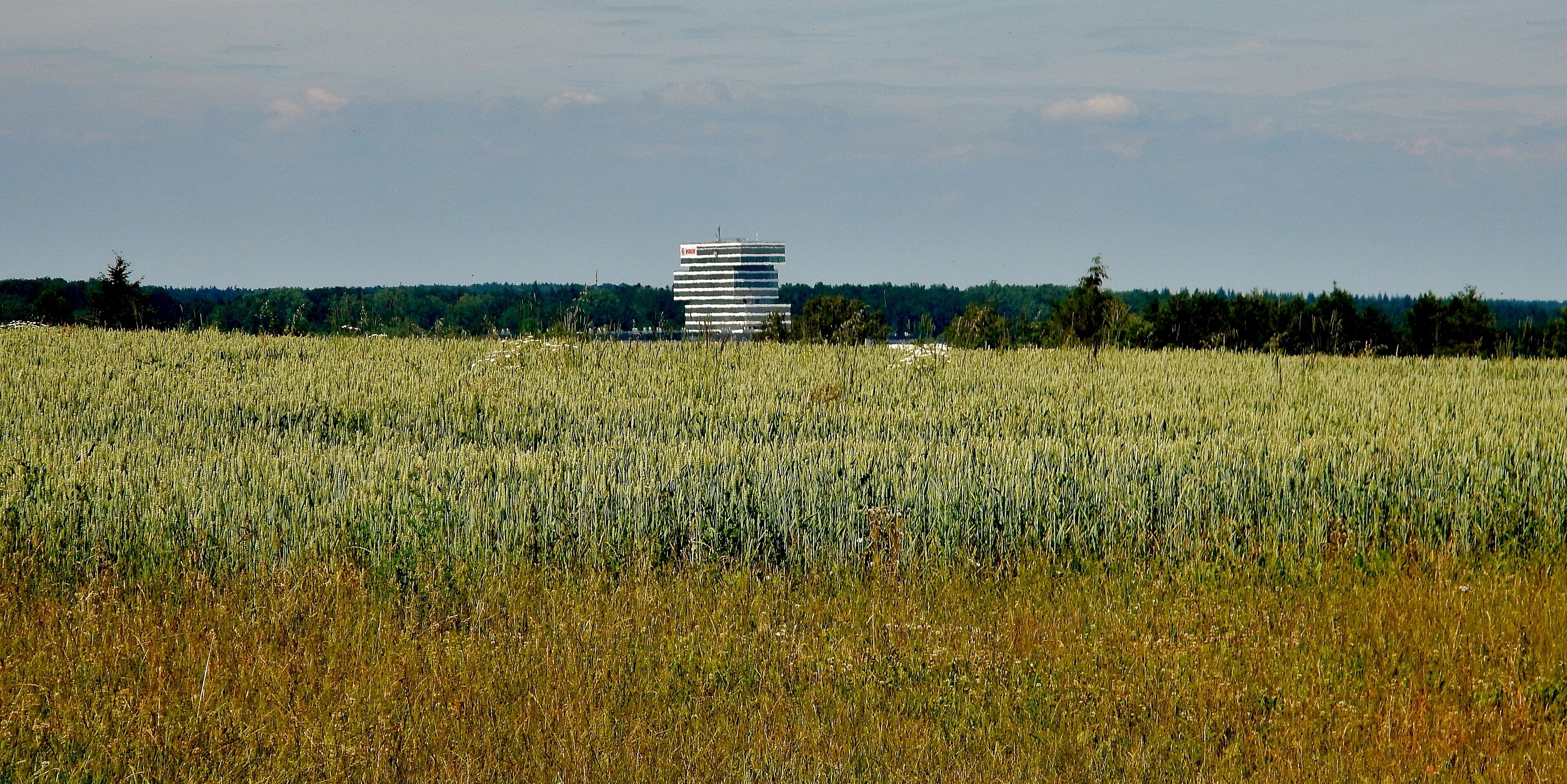Blick vom SwinGolf Renningen zur Robert Bosch GmbH Zentrum für Forschung und Vorausentwicklung