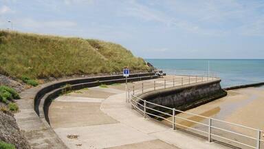 Promenade at the western end of Westgate Bay