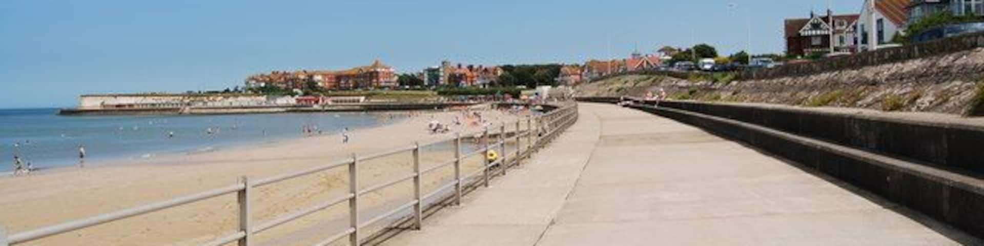 Promenade behind Westgate Bay