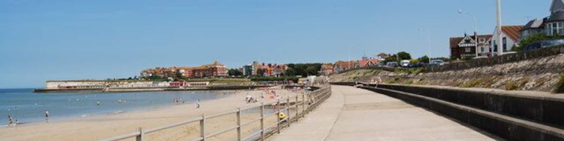 Promenade behind Westgate Bay