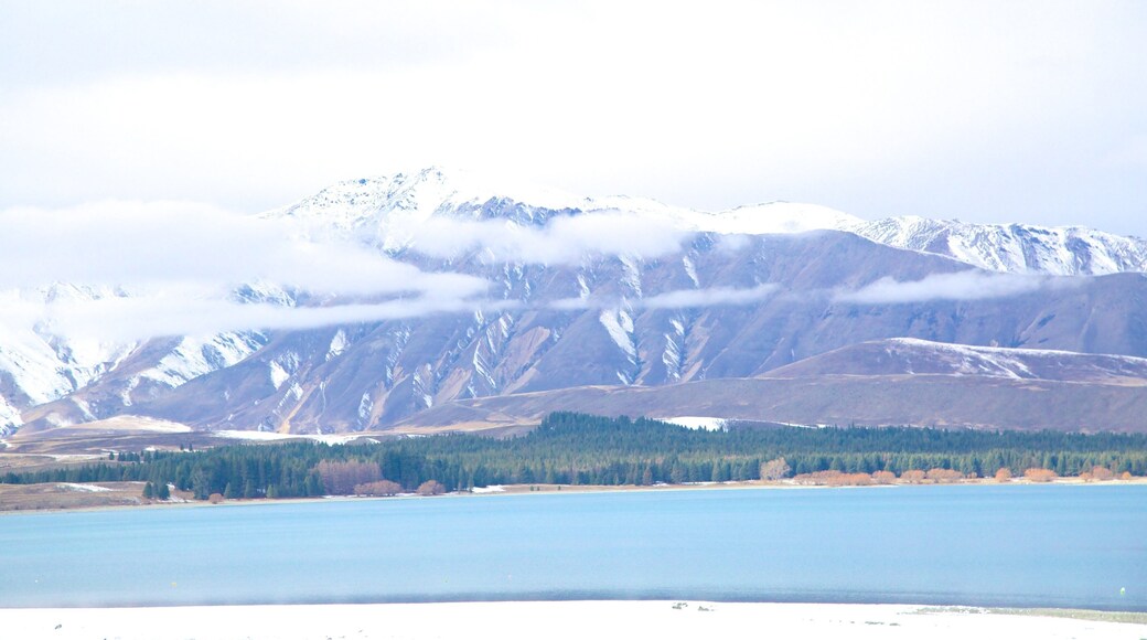 Tekapo Springs showing a lake or waterhole, snow and mountains