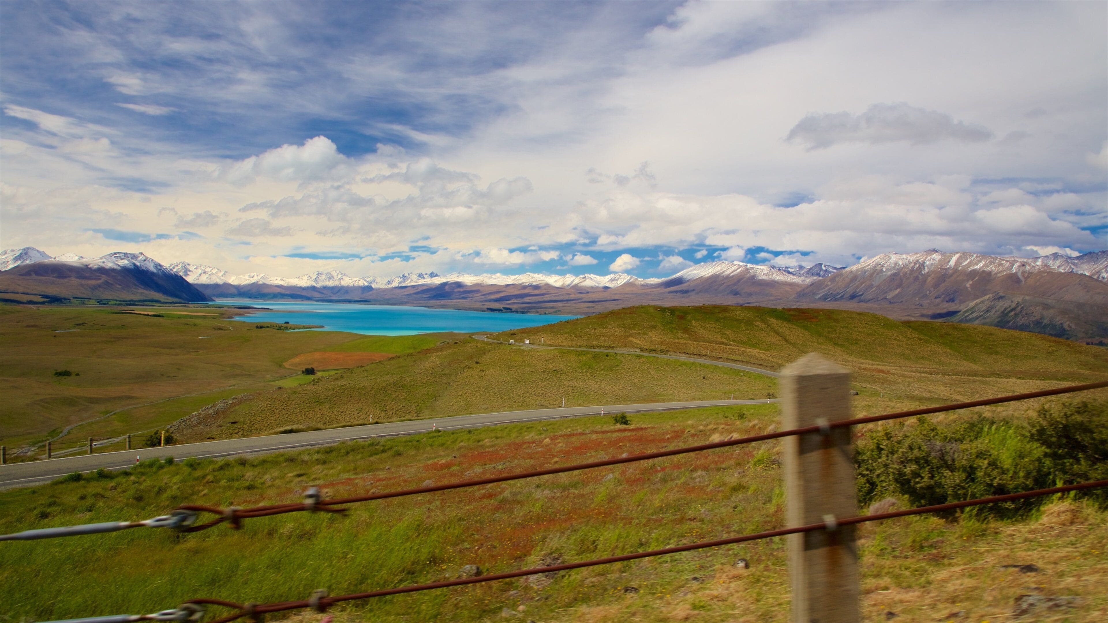 Observatorio de Mount John mostrando escenas tranquilas, un lago o espejo de agua y vista panorámica