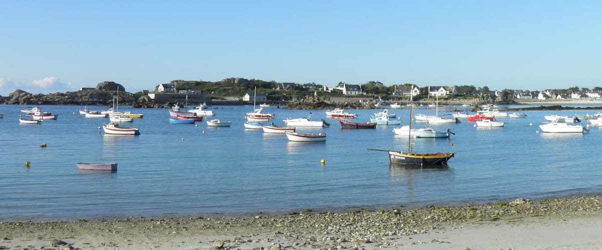 Port depuis la presqu'Ăźle Saint-Laurent Ă Porspoder (FinistĂšre, France).