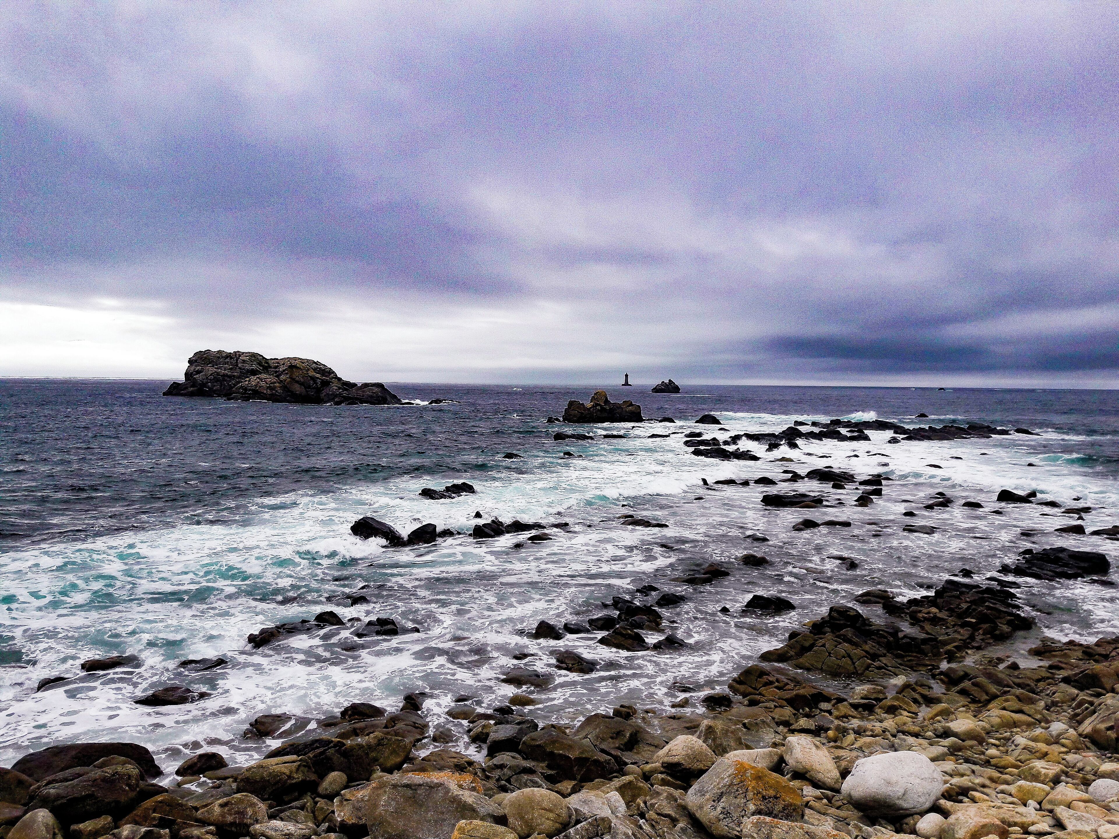 Vue sur le phare du Four depuis la presque ile Saint Laurent