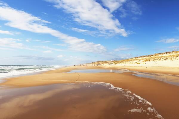Ocean beach on the Atlantic coast of France near Lacanau-Ocean; Shutterstock ID 382281877; purchase_order: SP-1269 HA 2018 Batch 1; Order: ; client: ; other:
