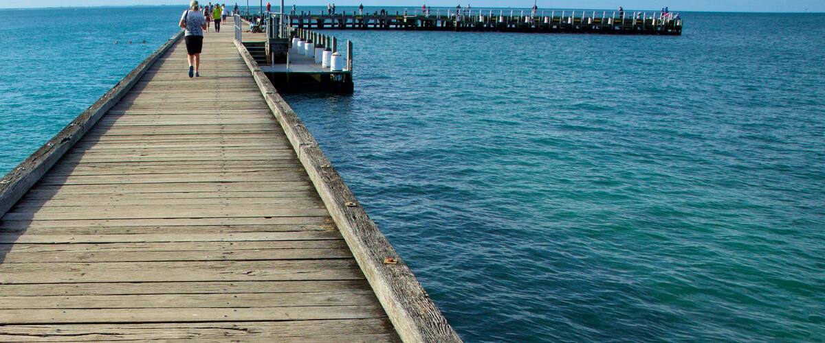 Muelle de Portsea ofreciendo vista general a la costa
