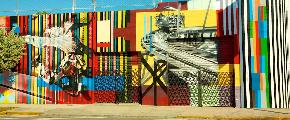 Quartier des arts de Wynwood qui includes scènes de rue et art en plein air