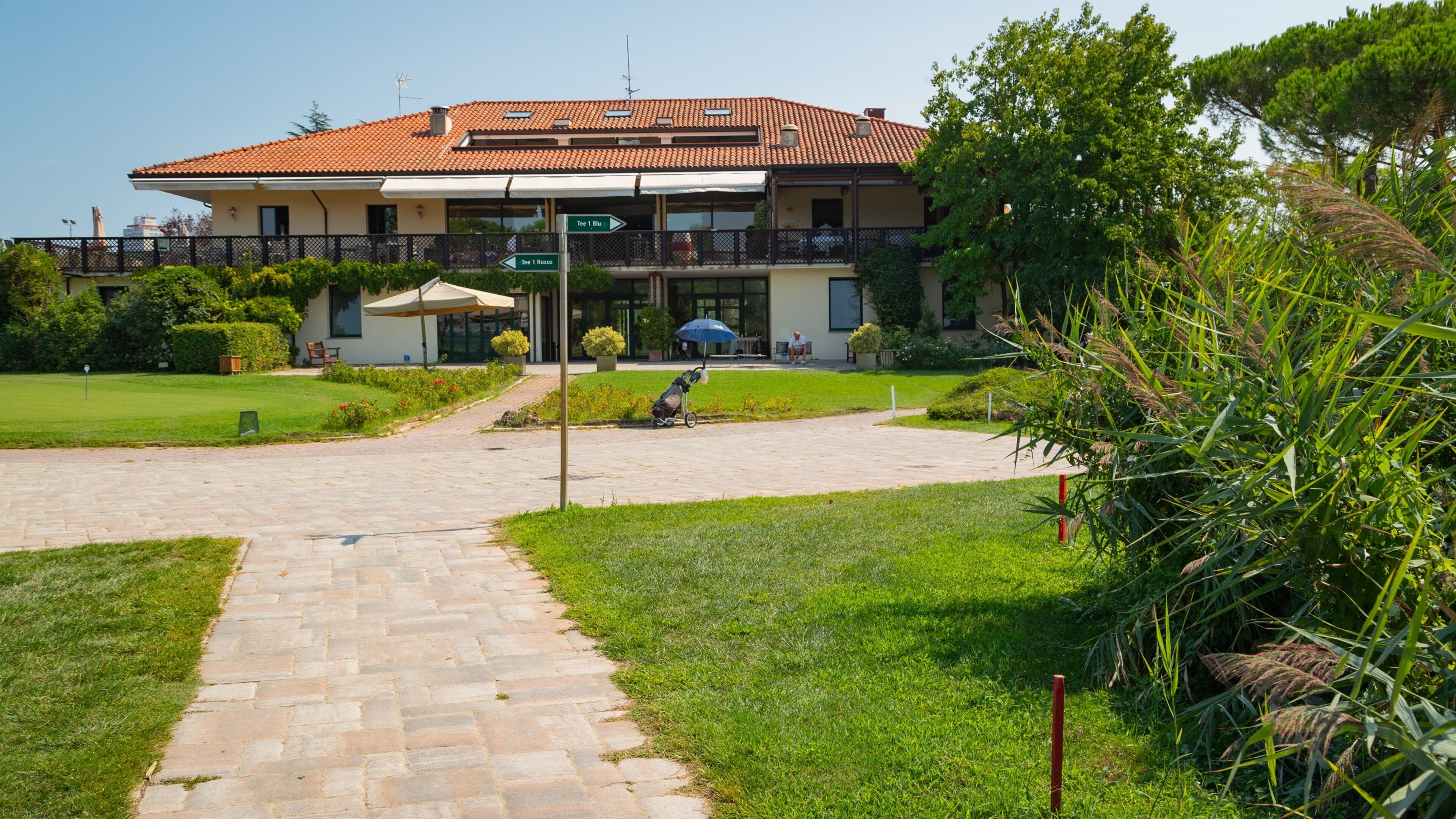 Adriatic Golf Club Cervia showing a park