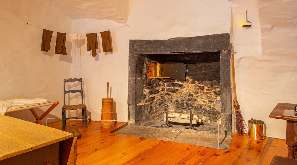 Chateau Ramezay Museum showing interior views