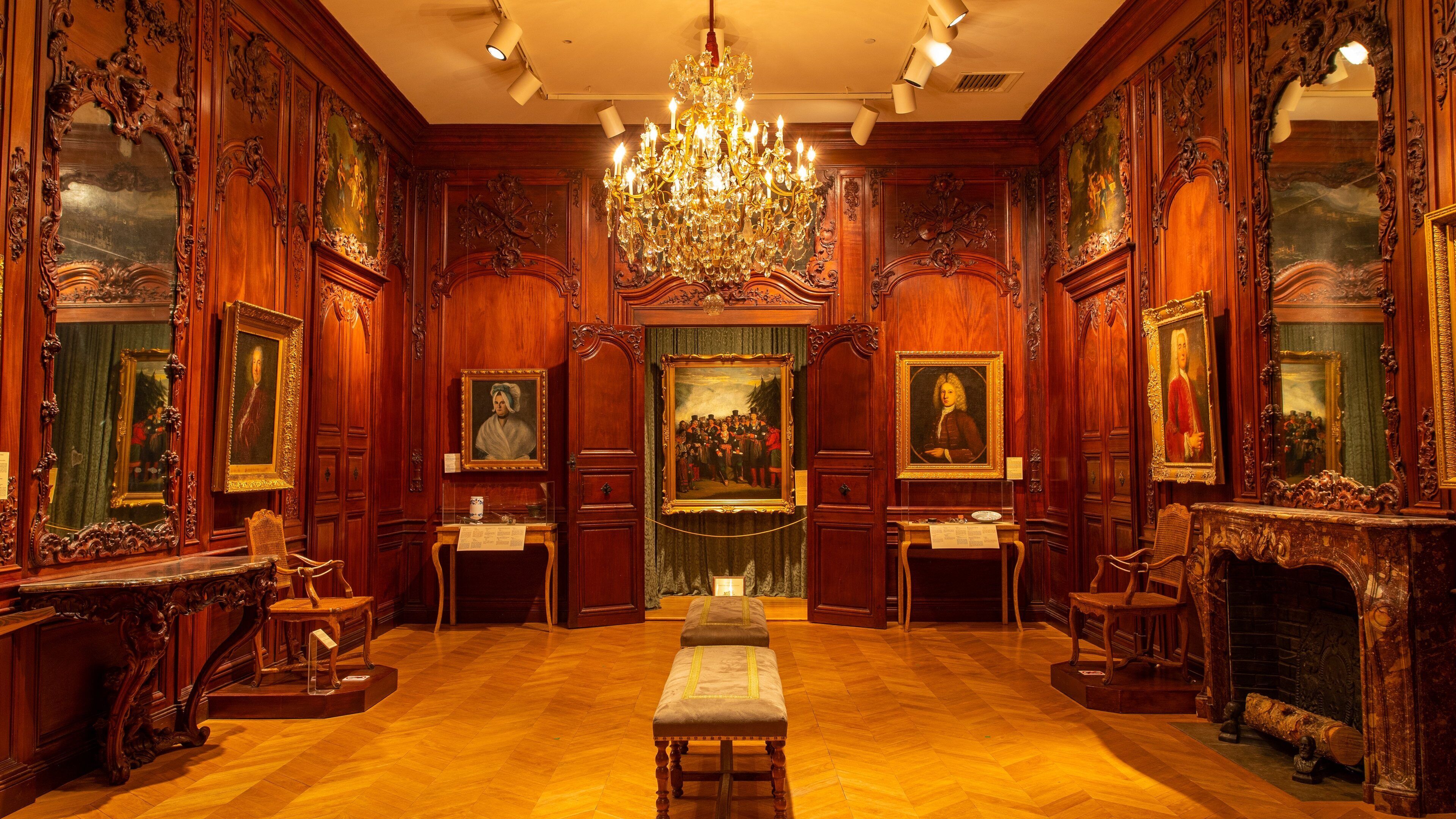 Chateau Ramezay Museum showing interior views, art and heritage elements