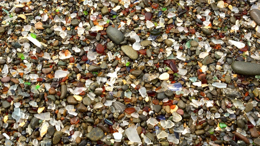 Glass Beach montrant une plage de galets