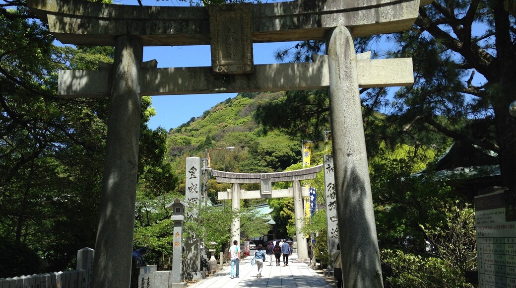 ćźźć°ć¶œç„瀟ăźćąć
ćéăšéł„ć±
ăèćŸă«ćźźć°ćČłăèŠăă