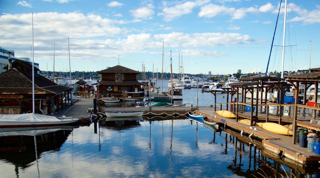 Center for Wooden Boats which includes a marina, a bay or harbour and boating
