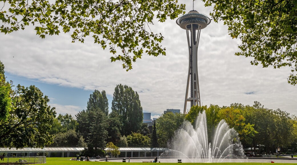 International Fountain featuring a fountain and a park