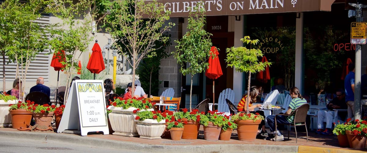 Old Bellevue which includes cafe lifestyle and street scenes