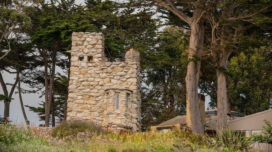 Tor House which includes heritage elements