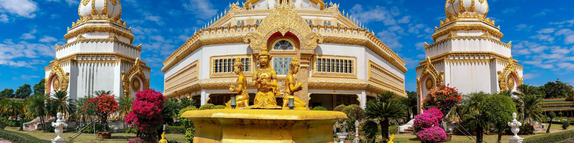 Phra Maha Chedi Chai Mongkhon, Roi Et.Phra, located at Wat Pha Namthip Thep Prasit Vararam, Roi Et Province,THAILAND.