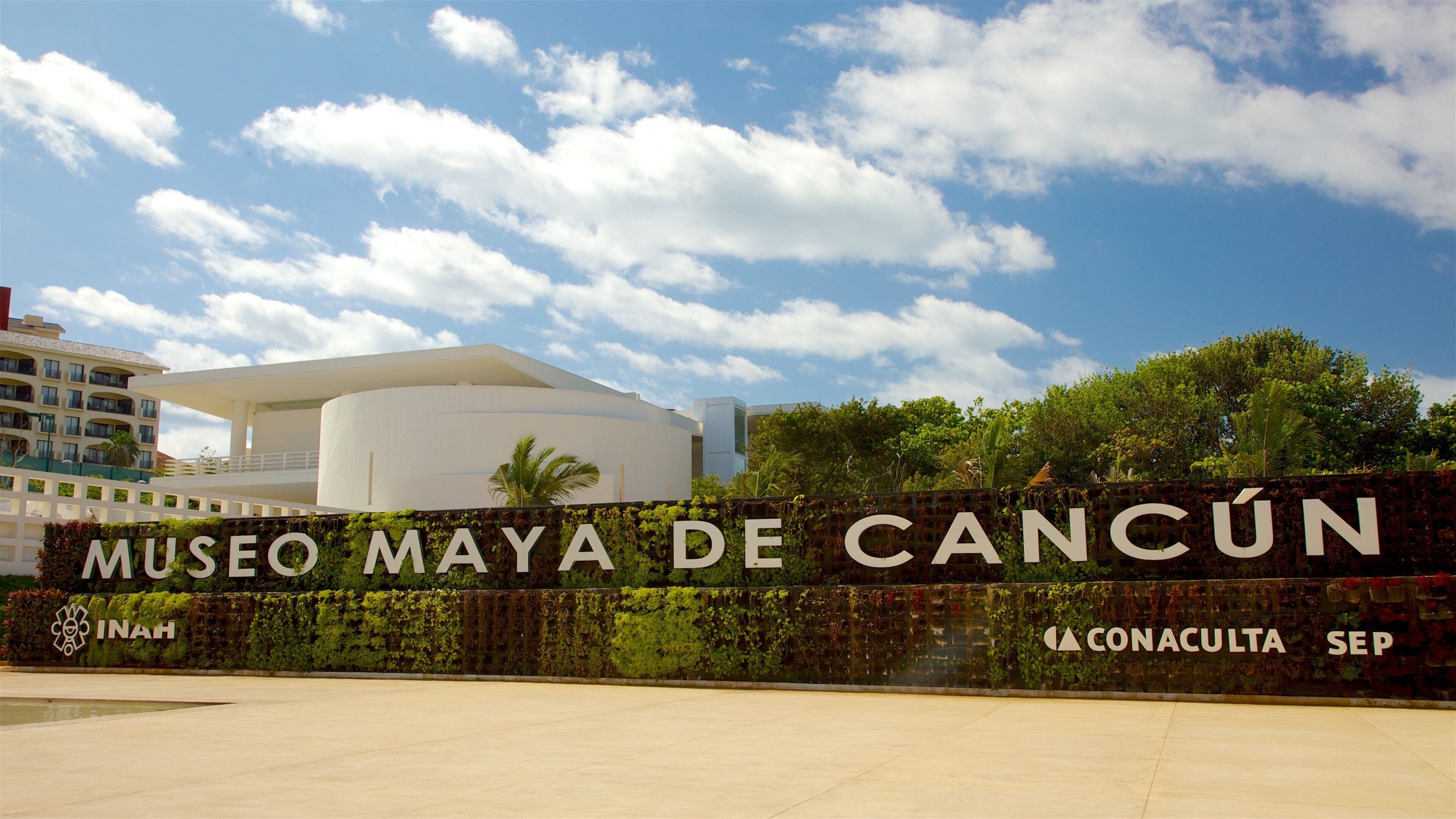 Maya Museum of Cancun which includes signage