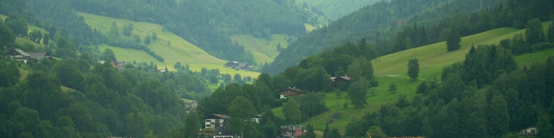 Zell am See - Pinzgau que inclui um lago ou charco, paisagem e cenas tranquilas