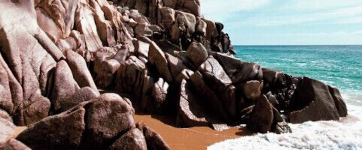 Mexico, Baja California, Cabo San Lucas, Waves crashing on Solmar Beach
